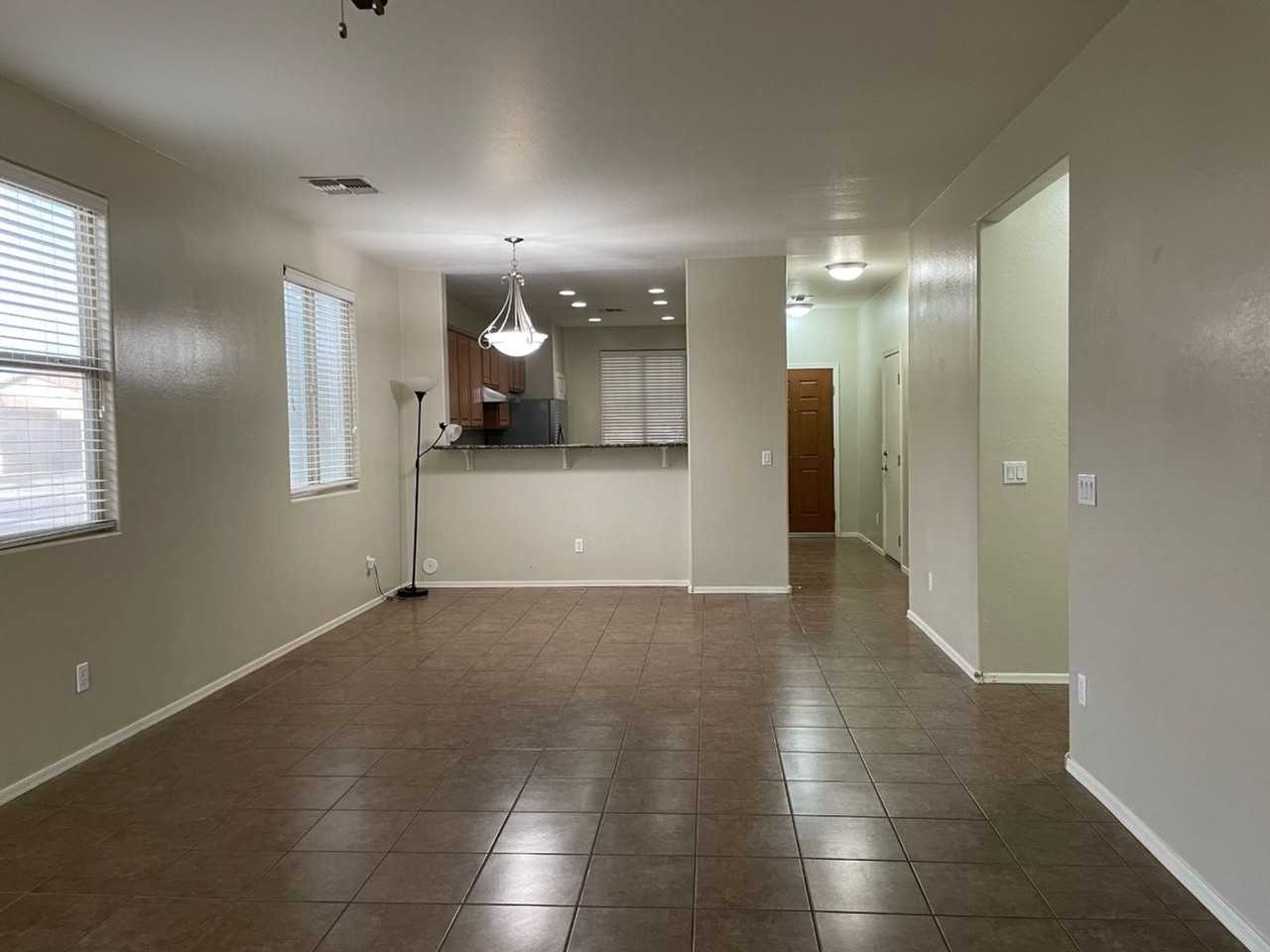 7419 W Glass Ln - Photo 5 of 30