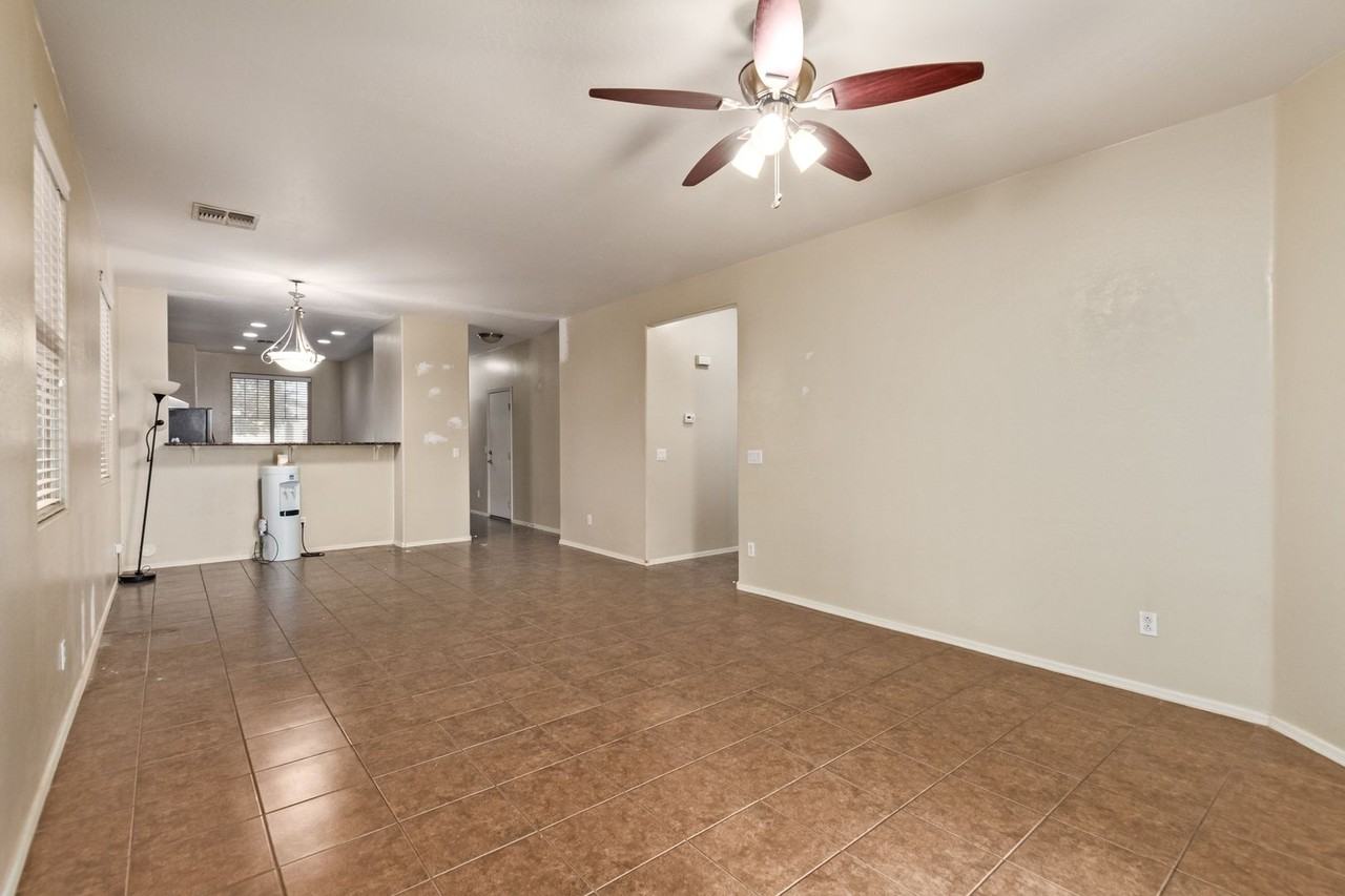 7419 W Glass Ln - Photo 7 of 30