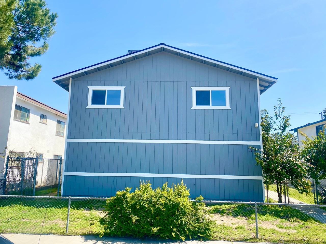 128 N Yosemite Ave - Photo 2 of 2