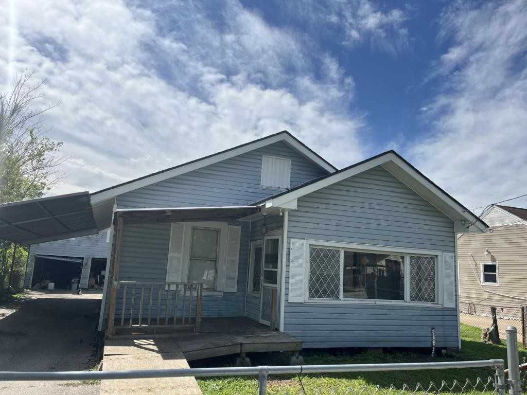 9428 E Avenue L - Photo 2 of 18