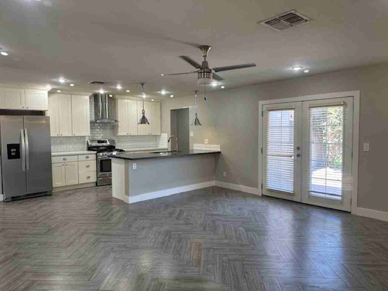 1416 E Del Rio Dr - Photo 2 of 47