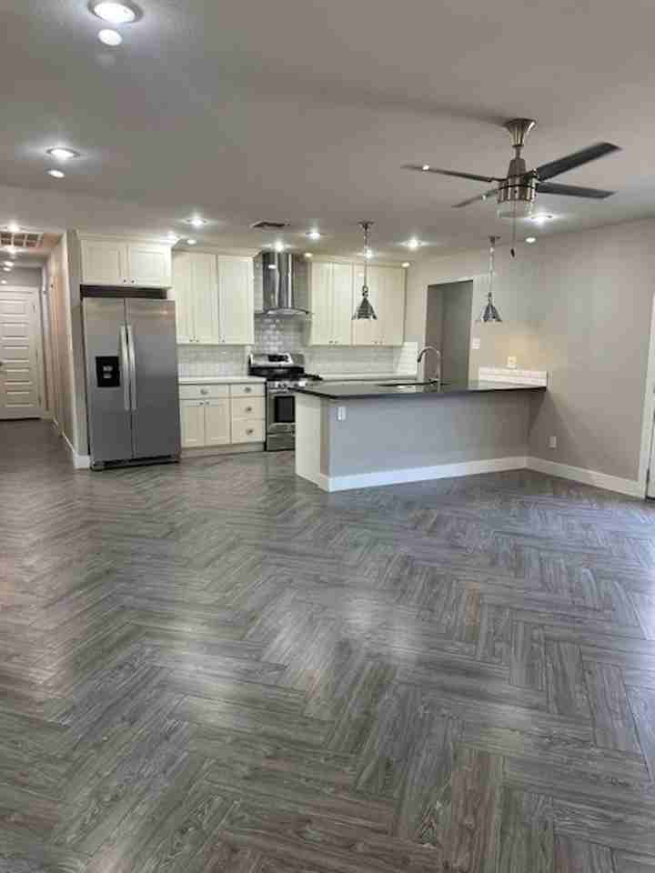 1416 E Del Rio Dr - Photo 3 of 47