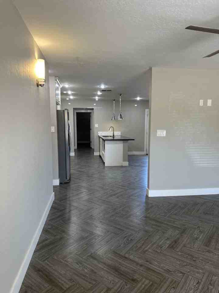 1416 E Del Rio Dr - Photo 5 of 47