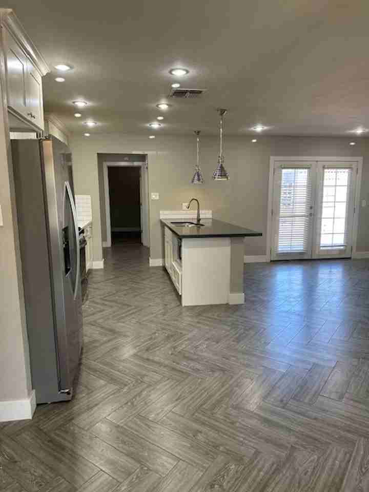 1416 E Del Rio Dr - Photo 6 of 47