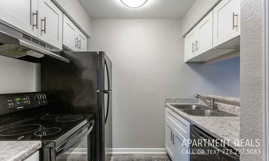 Hackberry St #1605 - Photo 5 of 26