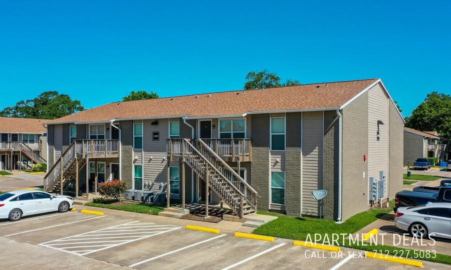 Hackberry St #1606 - Photo 6 of 26