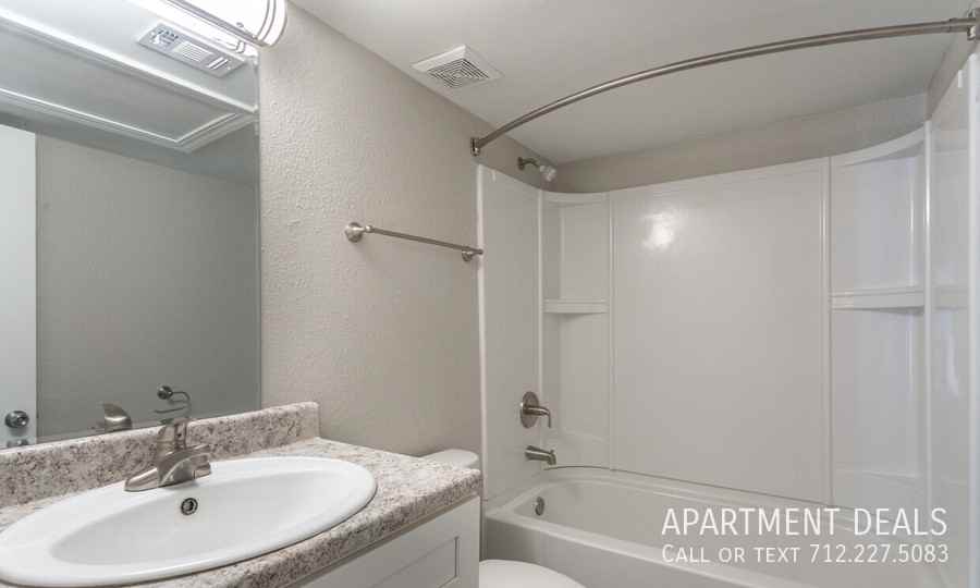 Hackberry St #1607 - Photo 4 of 26