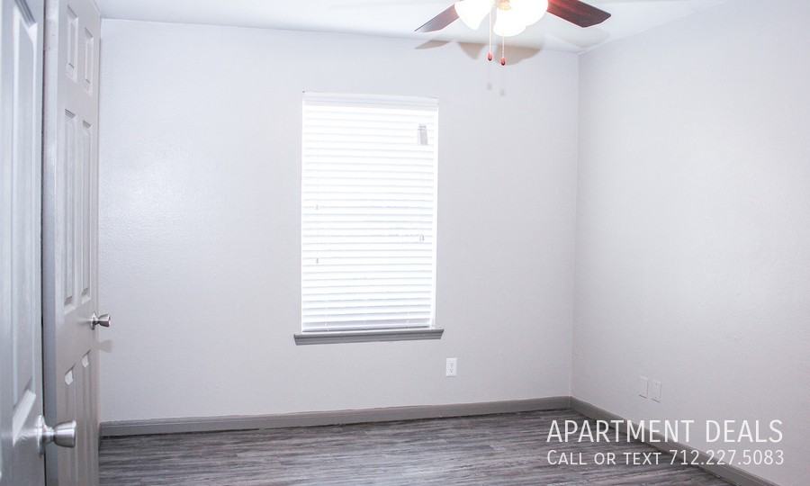 1206 N Loop 336 W #3606 - Photo 3 of 28