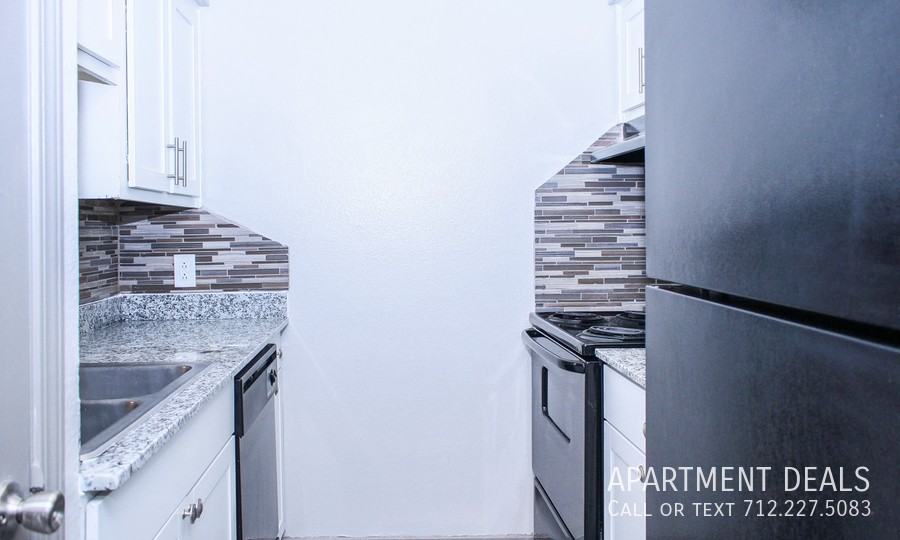 1206 N Loop 336 W #3606 - Photo 4 of 28