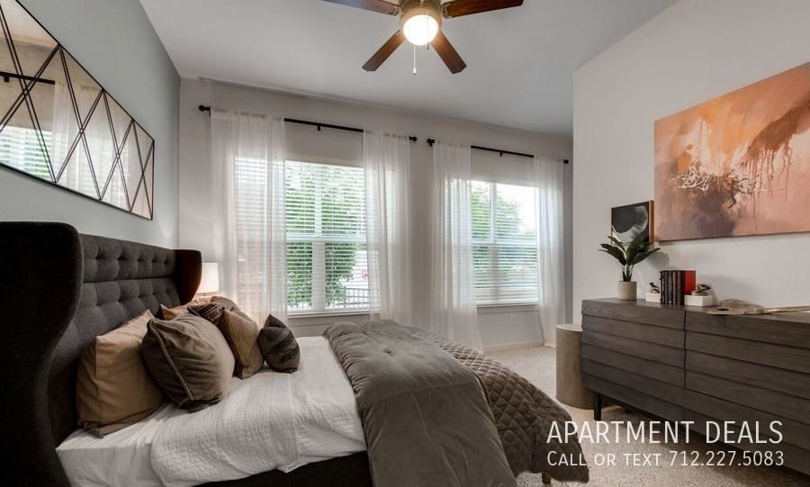 Kirby Dr #419 - Photo 5 of 25