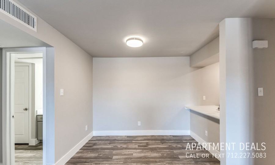 10940 Meadowglen Ln #516 - Photo 5 of 11