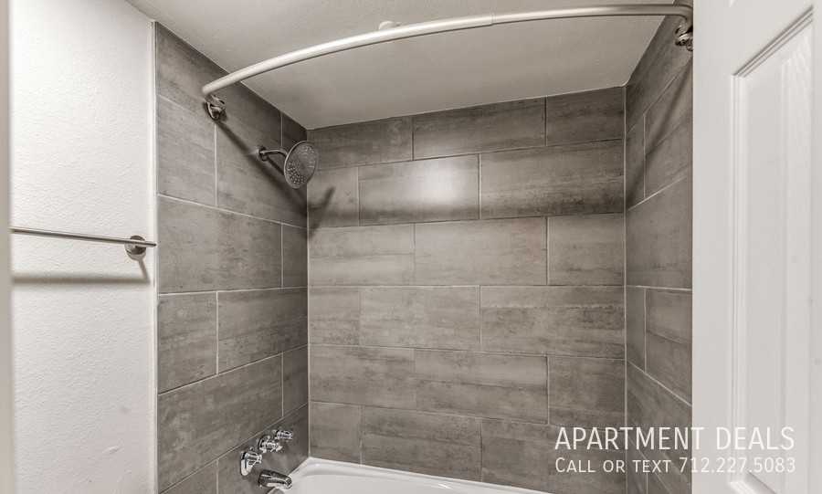 10940 Meadowglen Ln #516 - Photo 6 of 11