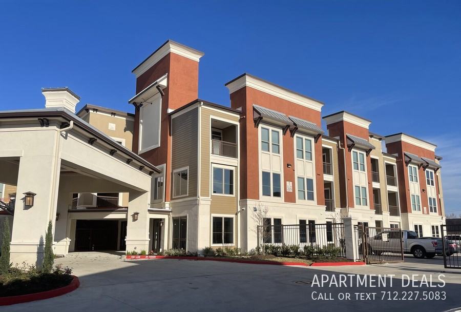 2806 Commerce St #2900