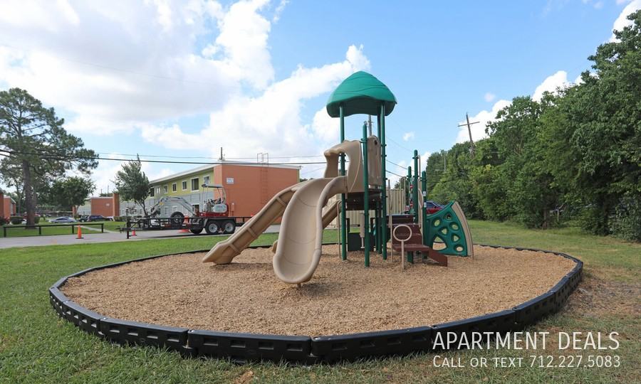 916 Redwood St #3171 - Photo 3 of 13