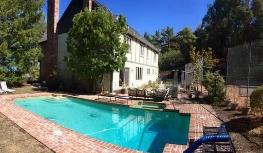 2540 Skyfarm Dr - Photo 2 of 10