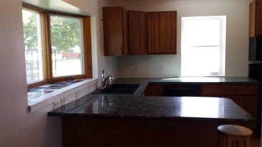 444 Lewis St - Photo 3 of 15