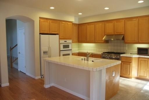 203 Lucy Ct - Photo 2 of 4