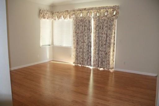 203 Lucy Ct - Photo 3 of 4