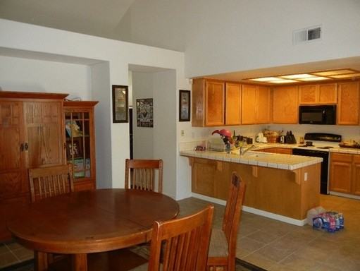 1321 Claremont Dr - Photo 3 of 5