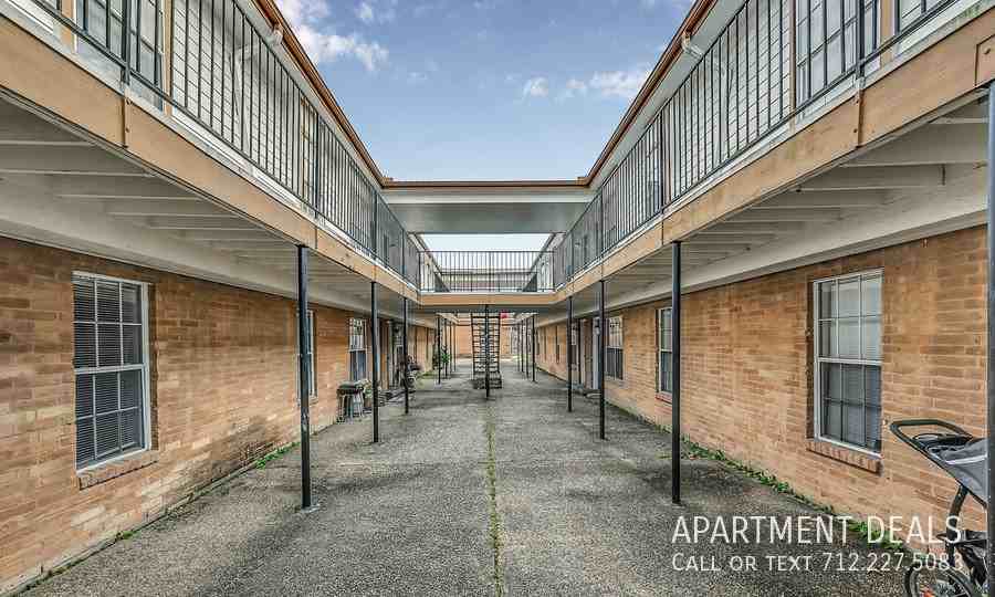 Plainview St #4432 - Photo 4 of 12