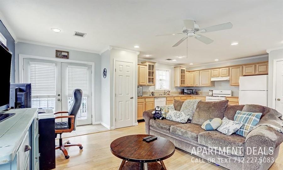 921 W 25th St #4594 - Photo 4 of 10