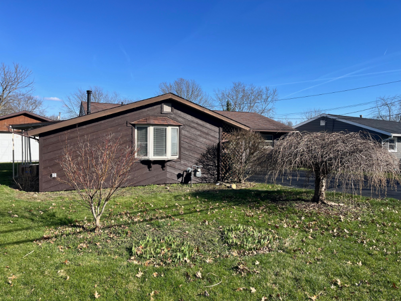 10362 Winthrop Rd - Photo 3 of 13