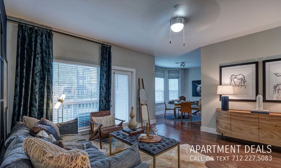 18 W Walker St #2785