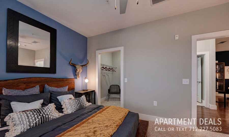 18 W Walker St #2785 - Photo 3 of 43