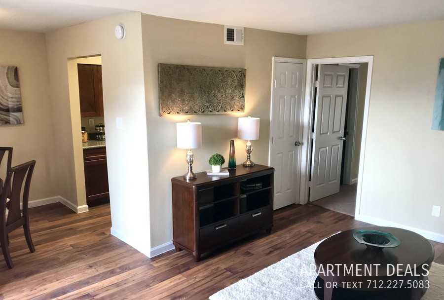 Knox St #3905 - Photo 4 of 22