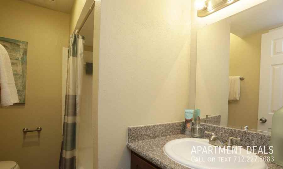 Knox St #3905 - Photo 5 of 22