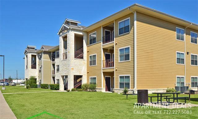 Knox St #3906 - Photo 7 of 50