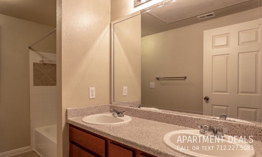 2926 Oak Rd #4125 - Photo 4 of 50