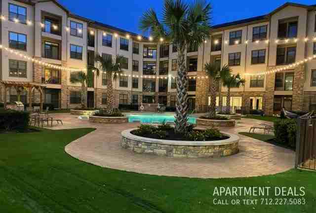 4909 Lake Gladewater Ct #1340 - Photo 2 of 8