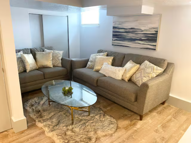 802 E St - Photo 2 of 22