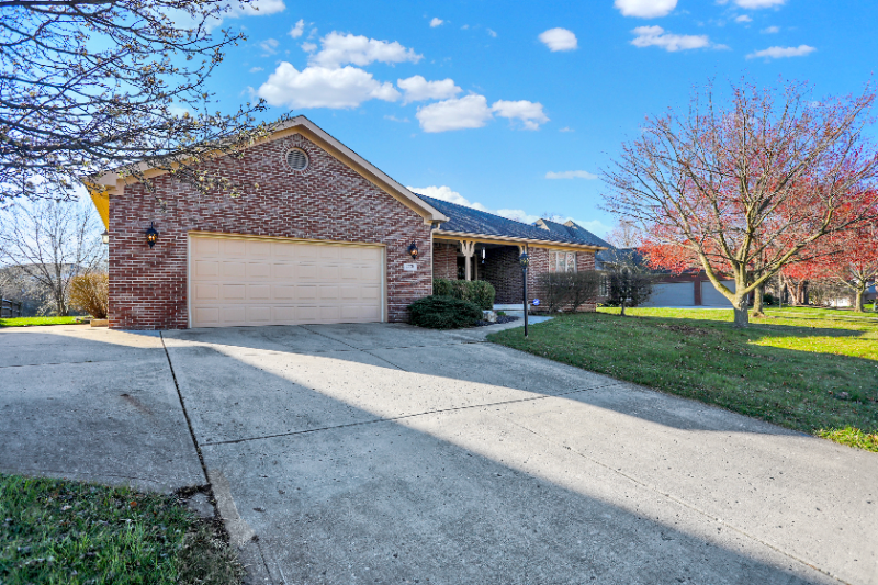 7231 Lakeside Woods Dr - Photo 3 of 50