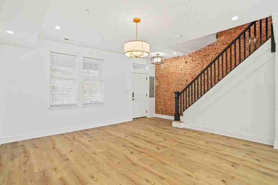 823 823 Florida Ave NE - Main House #1 - Photo 3 of 30