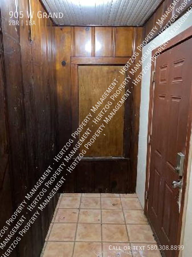 905 W Grand Ave - Photo 2 of 20
