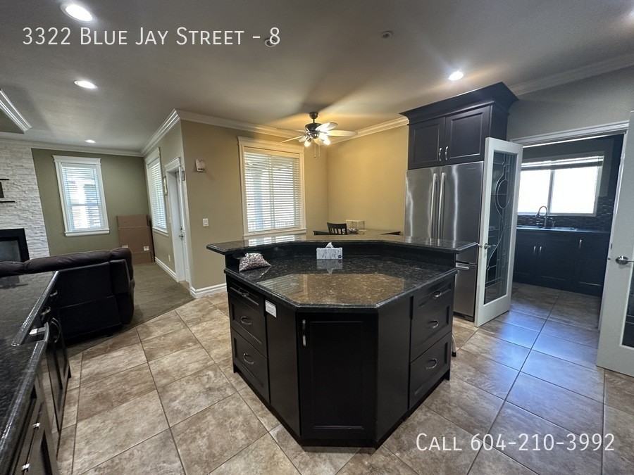 3322 Blue Jay St 8, Abbotsford, BC V2T 6P9 7 Bedroom House for 4,300