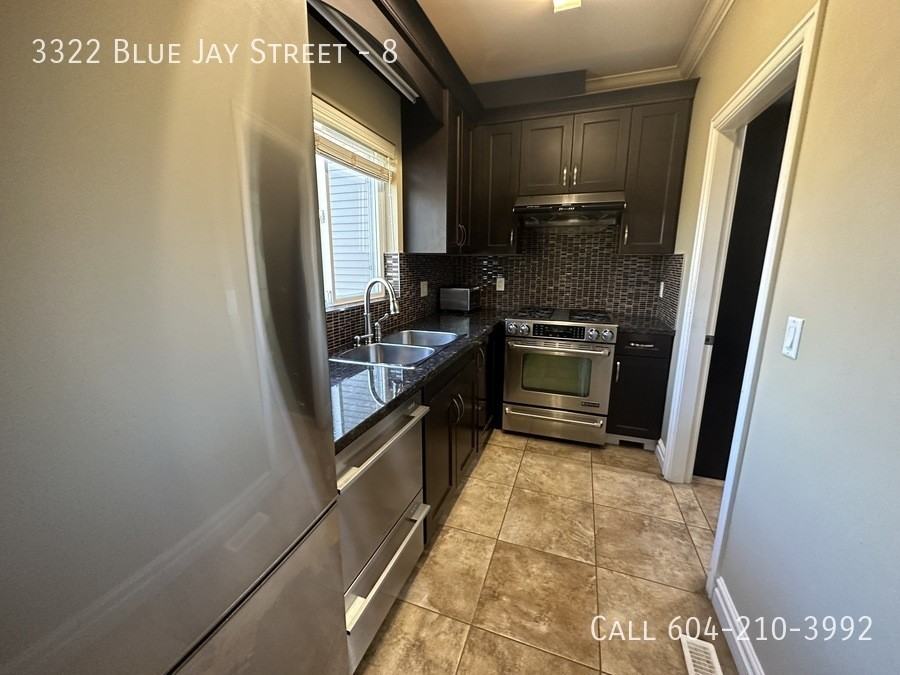 3322 Blue Jay St 8, Abbotsford, BC V2T 6P9 7 Bedroom House for 4,300