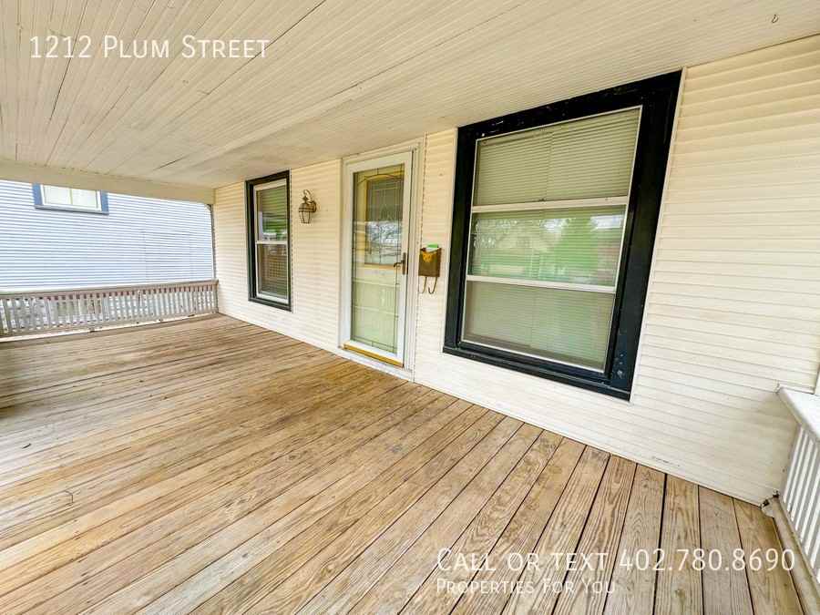 1212 Plum St - Photo 2 of 31