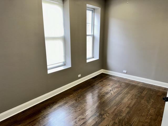 10512 S Maryland Ave - Photo 2 of 9