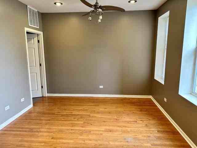 10532 S Maryland Ave - Photo 2 of 6