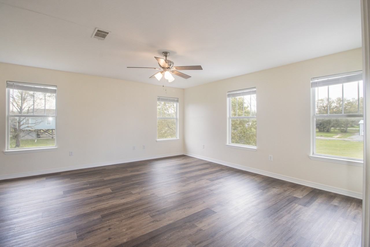 420 Richmond Dr #1 - Photo 3 of 18