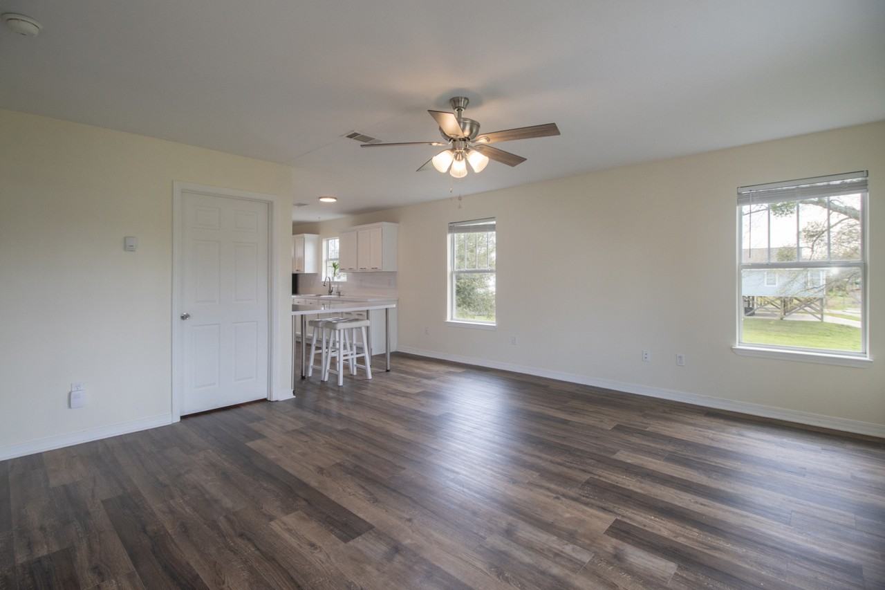 420 Richmond Dr #1 - Photo 4 of 18