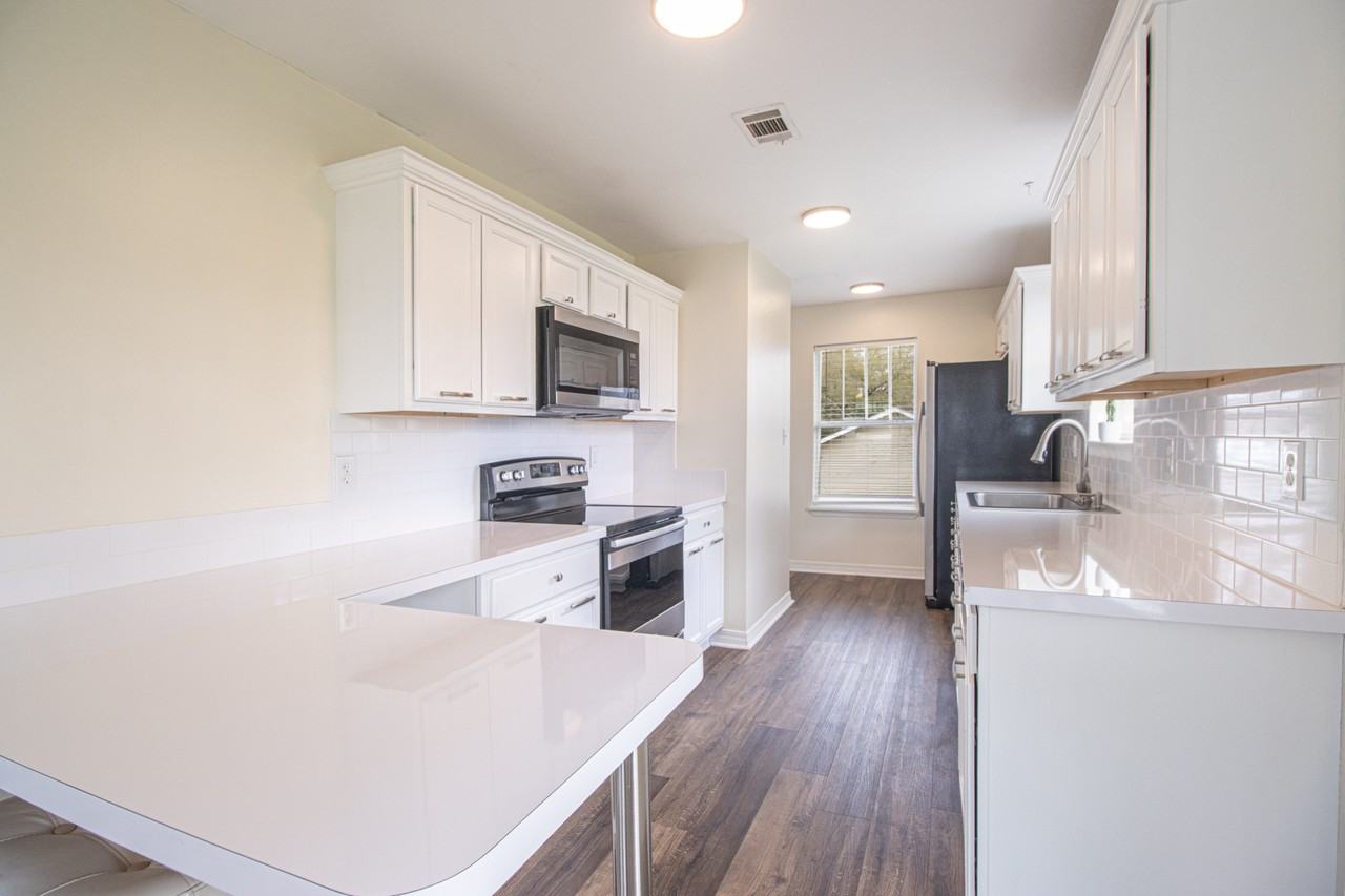 420 Richmond Dr #1 - Photo 7 of 18