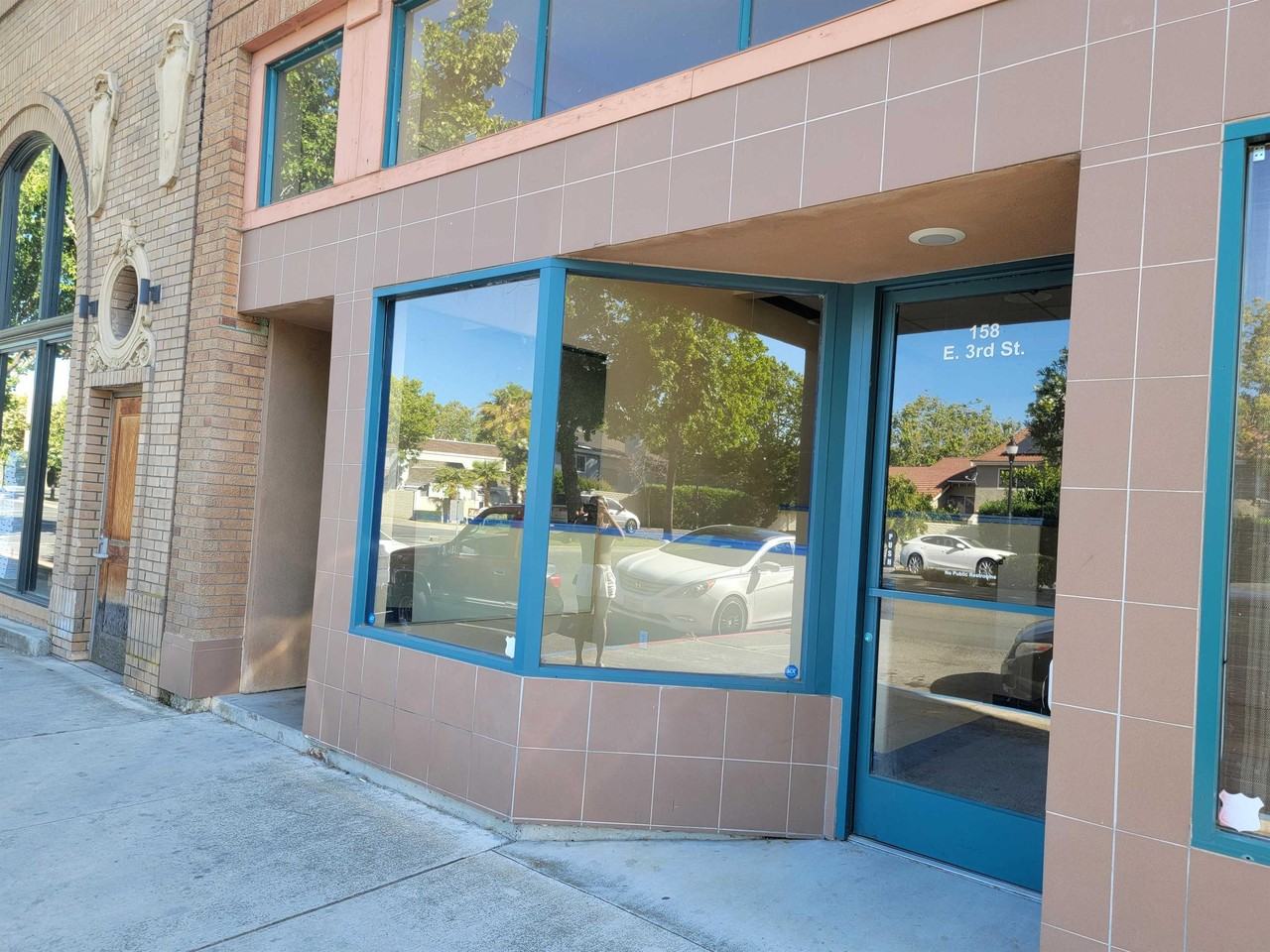 CA-0259 {160 E 3rd St} - Photo 3 of 38