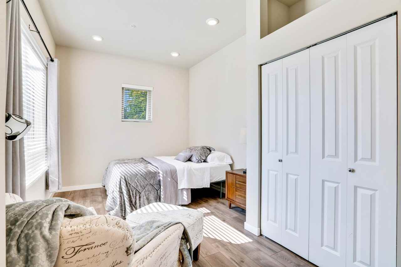 Oasis at Allenmore - Photo 2 of 9