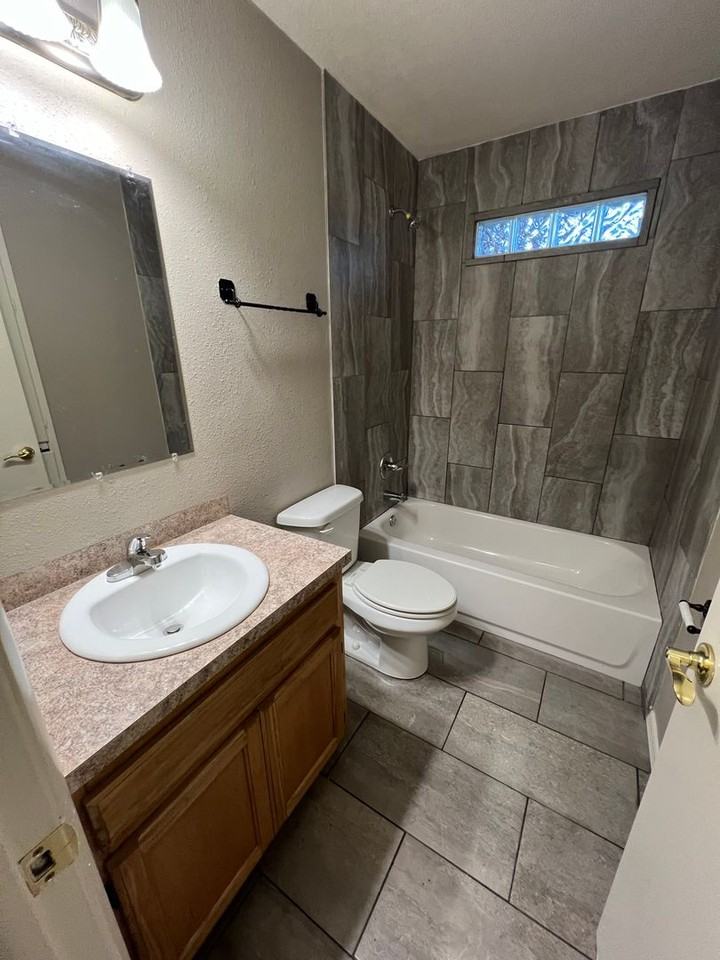 1703 Tulsa St - Photo 3 of 11