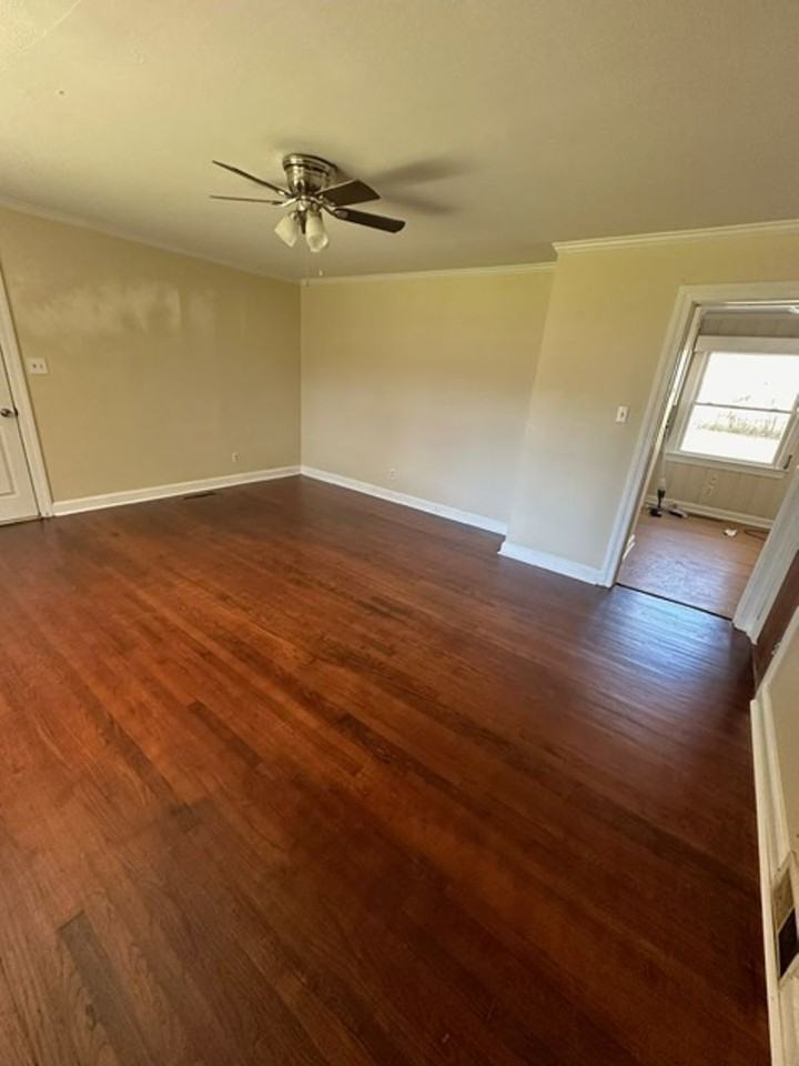 1205 Ferndale Ln - Photo 3 of 10
