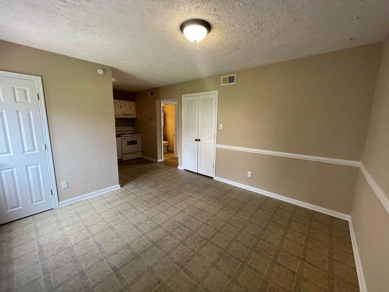 202 Fountain Dr - Photo 5 of 12